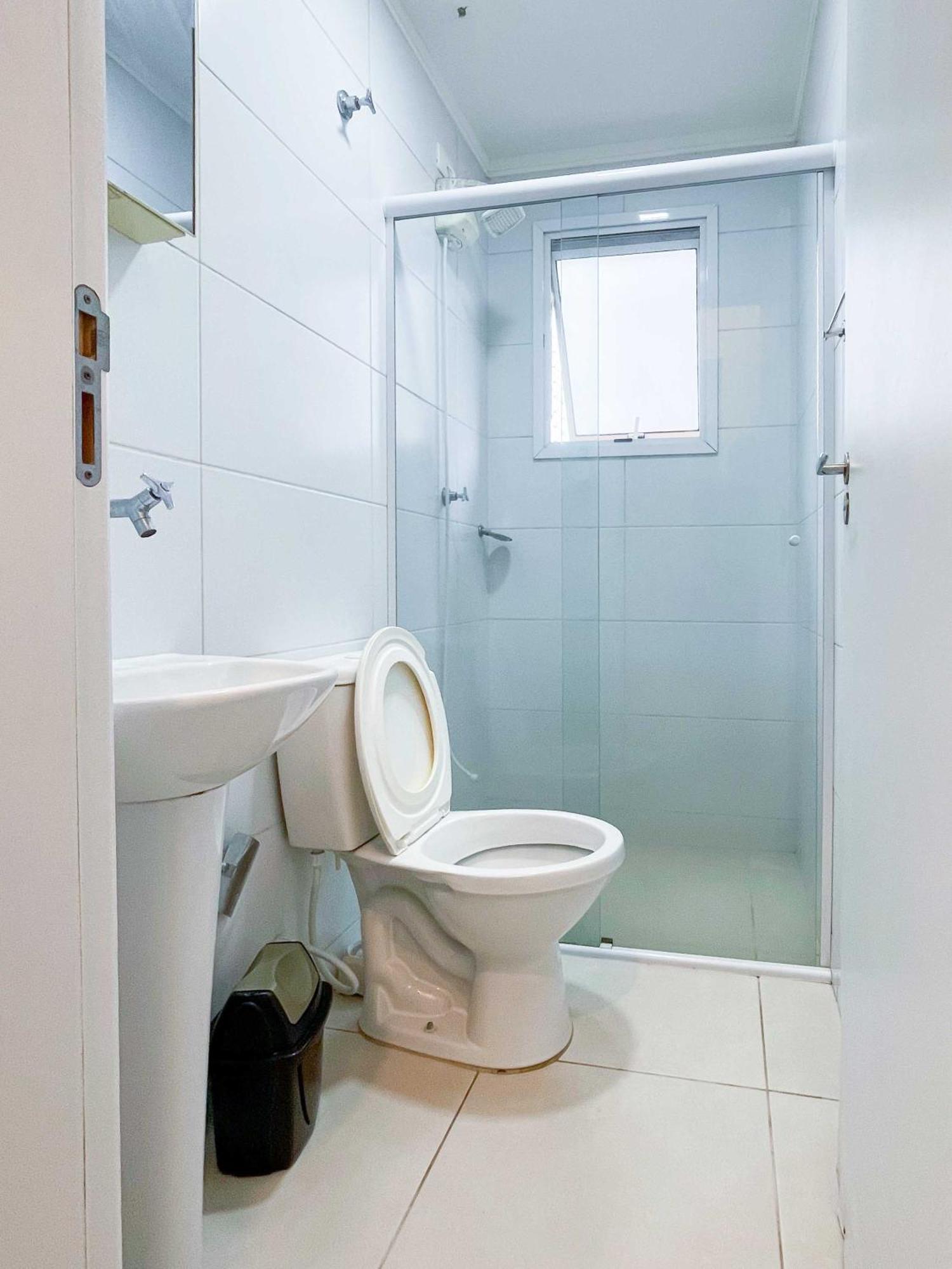 Ubatuba, Ar, Varanda Gourmet, Piscinas E 300mt Apartamento *