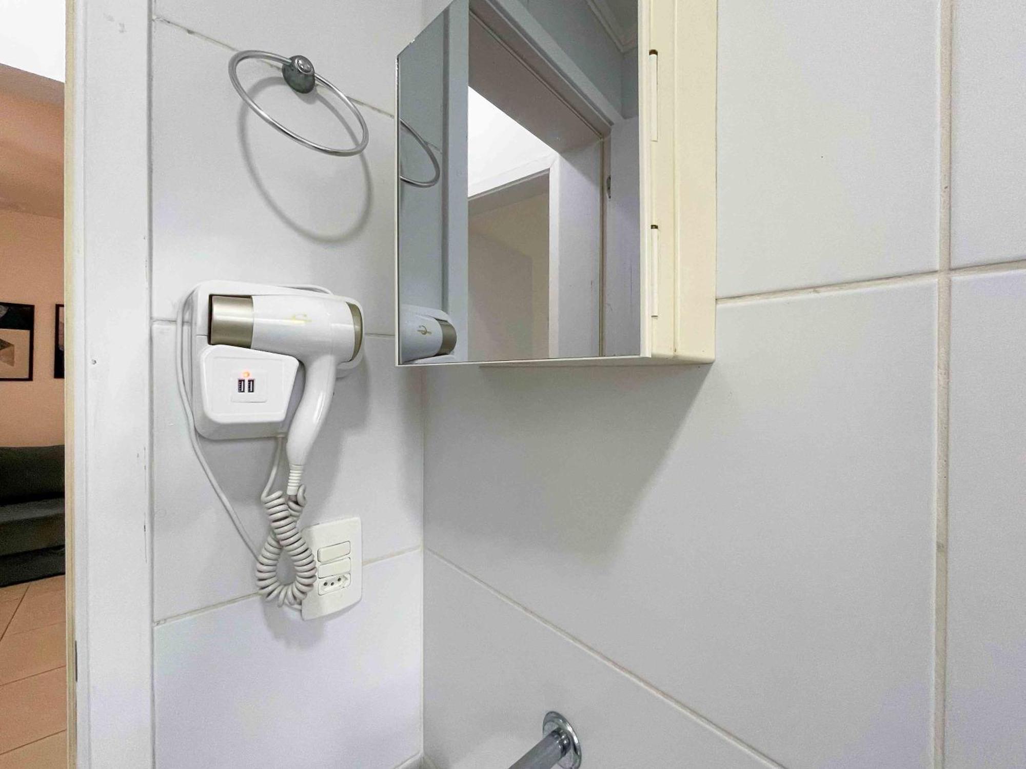 Ubatuba, Ar, Varanda Gourmet, Piscinas E 300mt Apartamento *