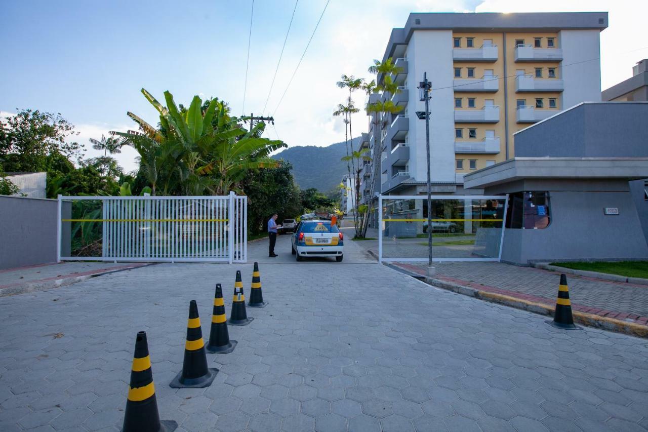 Apartamento Ubatuba, Ar, Varanda Gourmet, Piscinas E 300mt Ubatuba