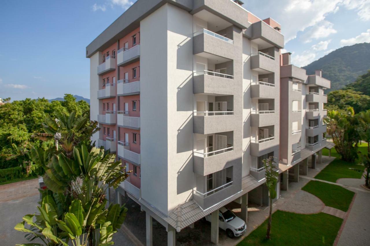 Apartamento Ubatuba, Ar, Varanda Gourmet, Piscinas E 300mt *