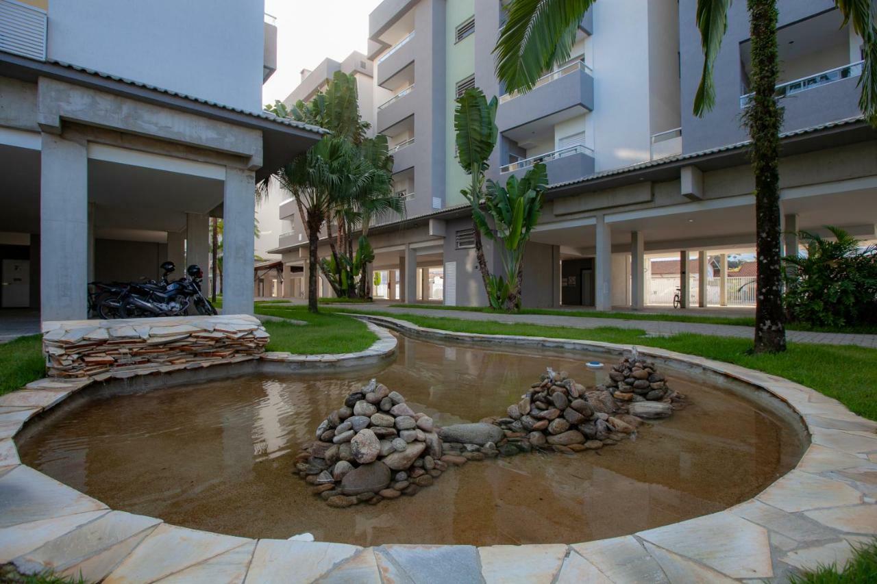 Ubatuba, Ar, Varanda Gourmet, Piscinas E 300mt Apartamento *