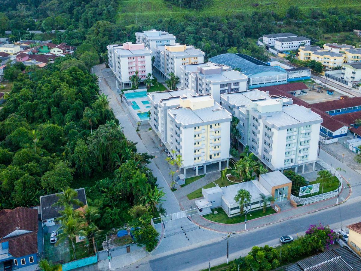 Apartamento Ubatuba, Ar, Varanda Gourmet, Piscinas E 300mt *