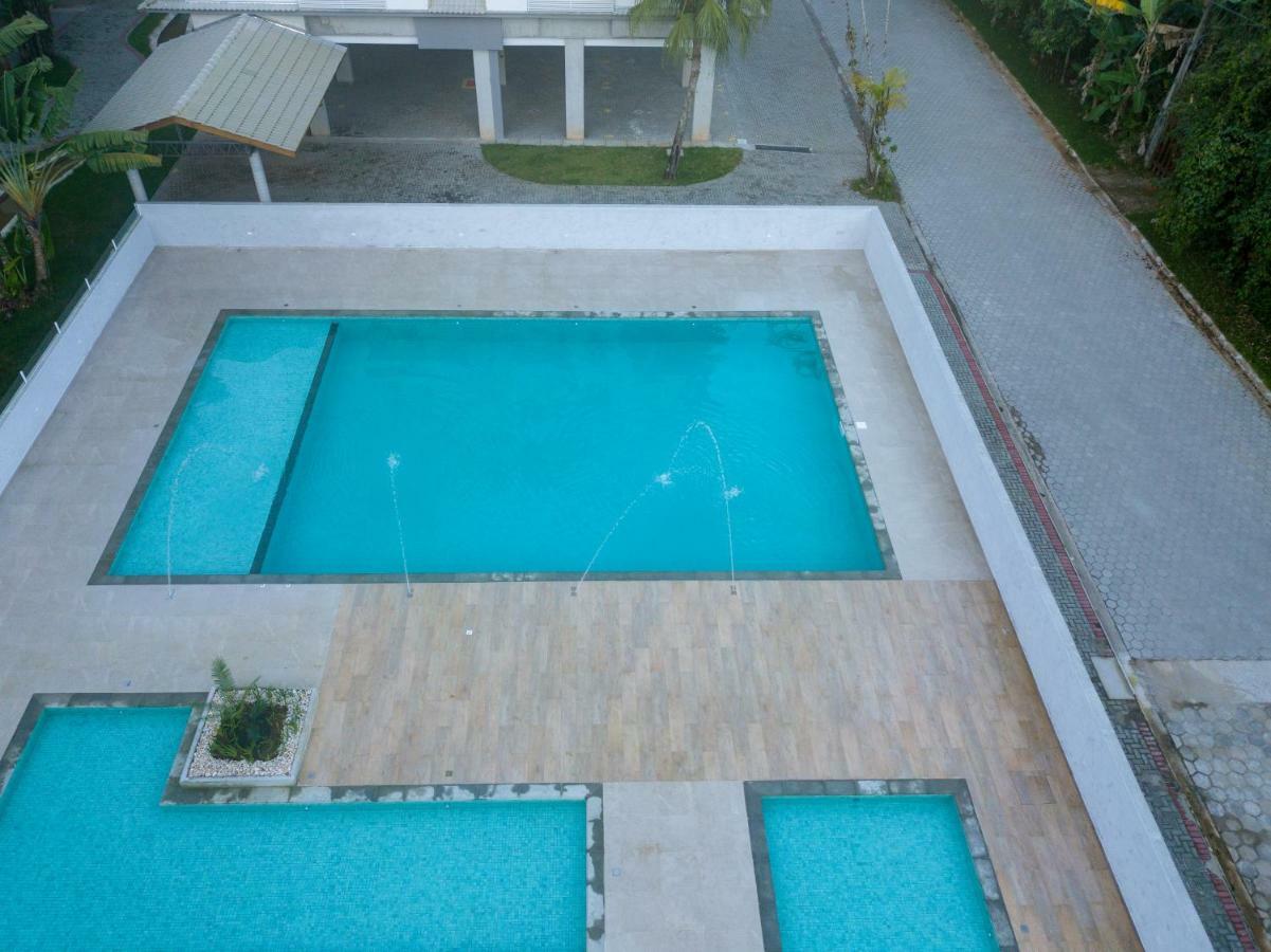 Ubatuba, Ar, Varanda Gourmet, Piscinas E 300mt Apartamento