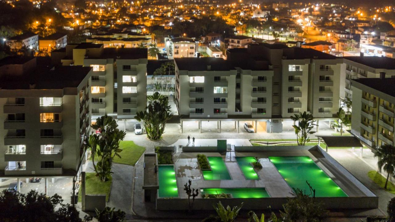 Ubatuba, Ar, Varanda Gourmet, Piscinas E 300mt