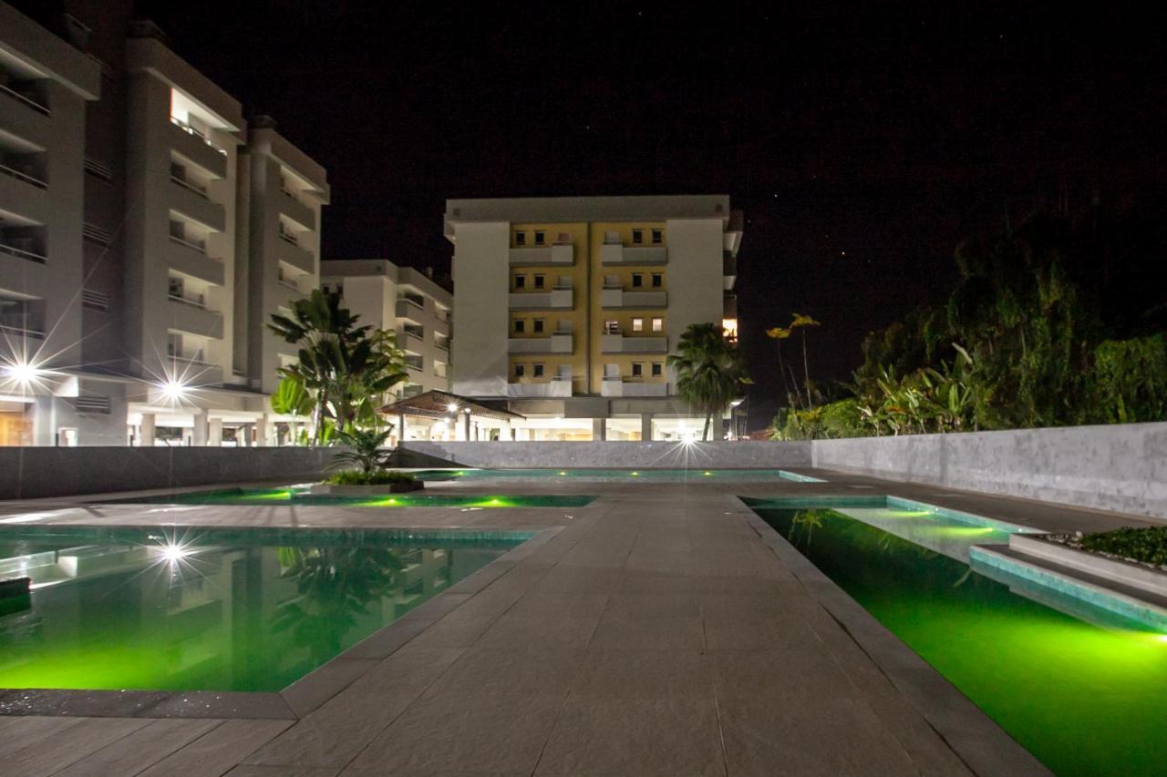 Apartamento Ubatuba, Ar, Varanda Gourmet, Piscinas E 300mt