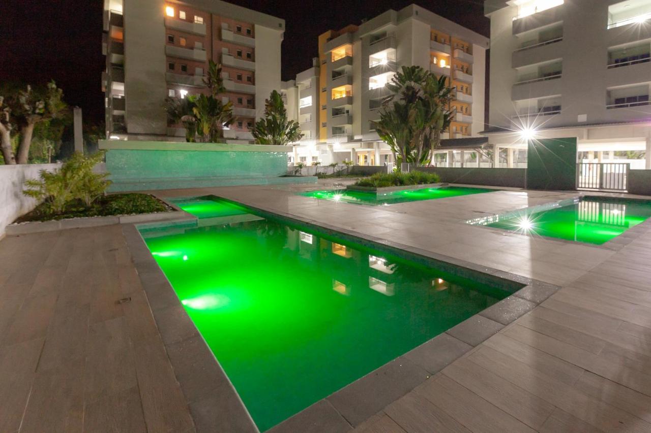 Apartamento Ubatuba, Ar, Varanda Gourmet, Piscinas E 300mt