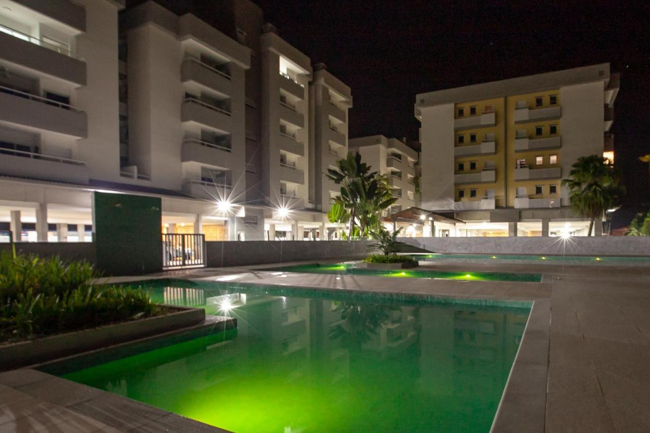 Apartamento Ubatuba, Ar, Varanda Gourmet, Piscinas E 300mt Ubatuba